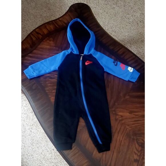 BABY NIKE PJS - Picture 1 of 3
